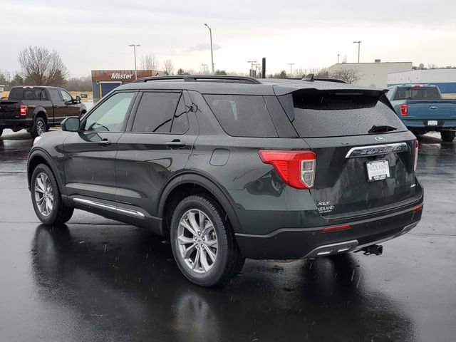 Certified 2022 Ford Explorer XLT w/ Equipment Group 202A image 3