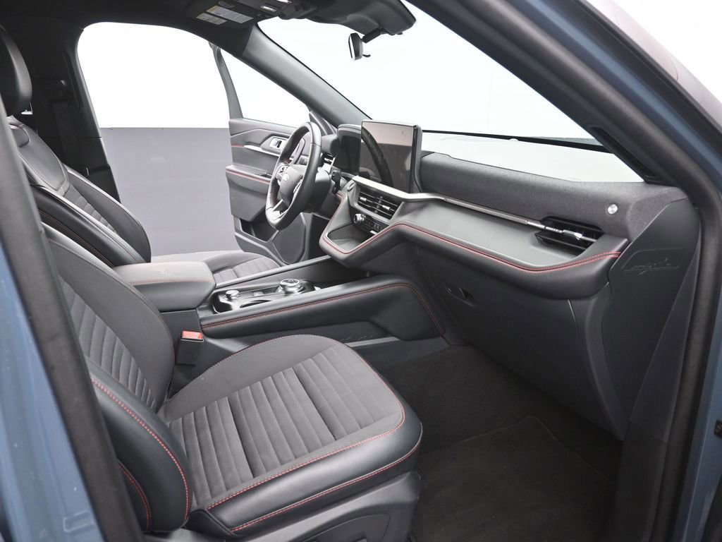 Certified 2025 Ford Explorer ST-Line image 28