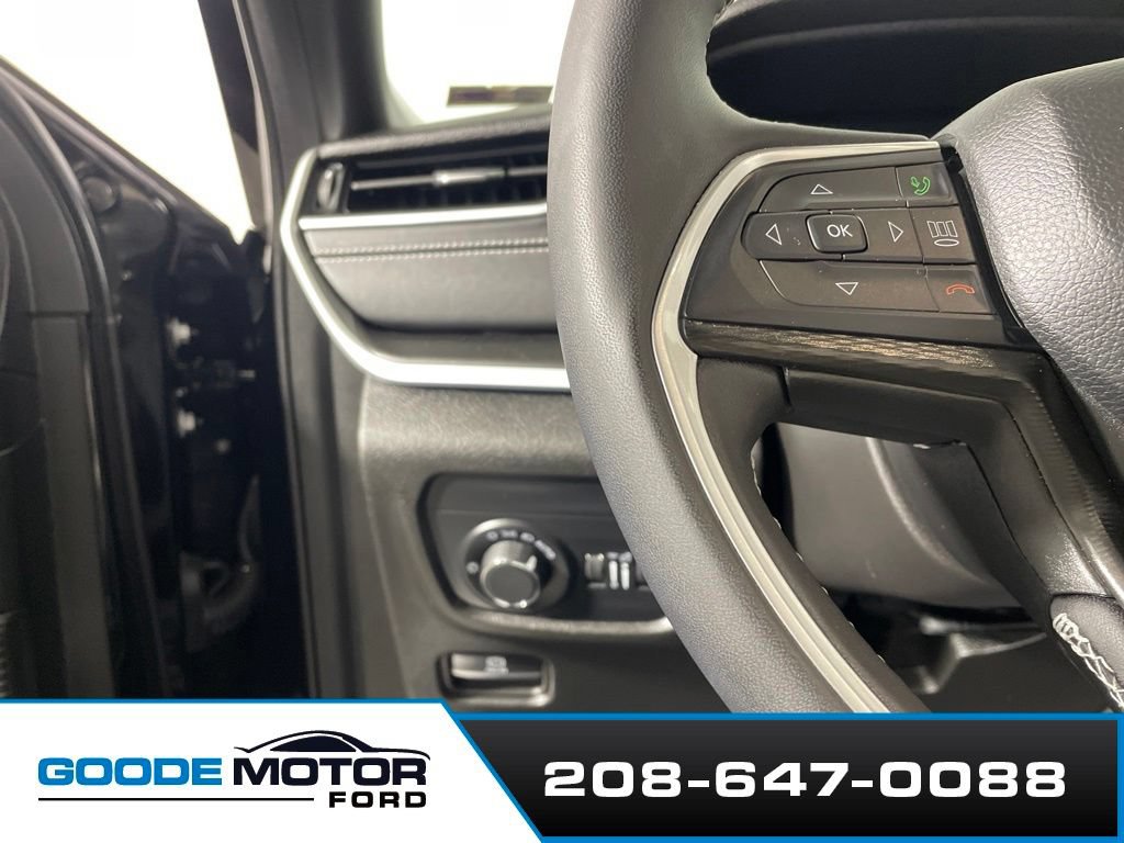 Used 2023 Jeep Grand Cherokee Altitude AWD/4WD image 13