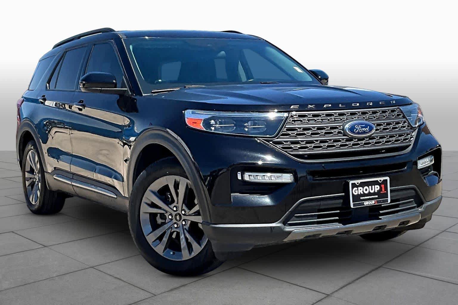 Certified 2022 Ford Explorer XLT w/ Equipment Group 202A RWD image 3