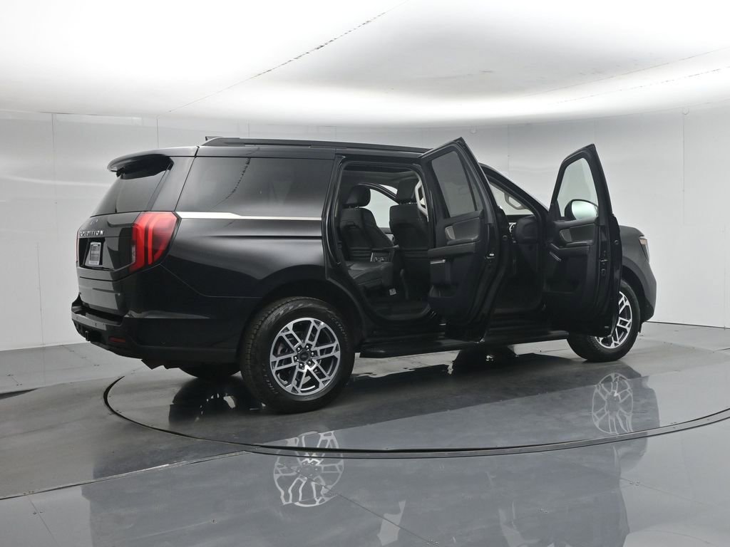 Certified 2025 Ford Expedition Active AWD/4WD image 6