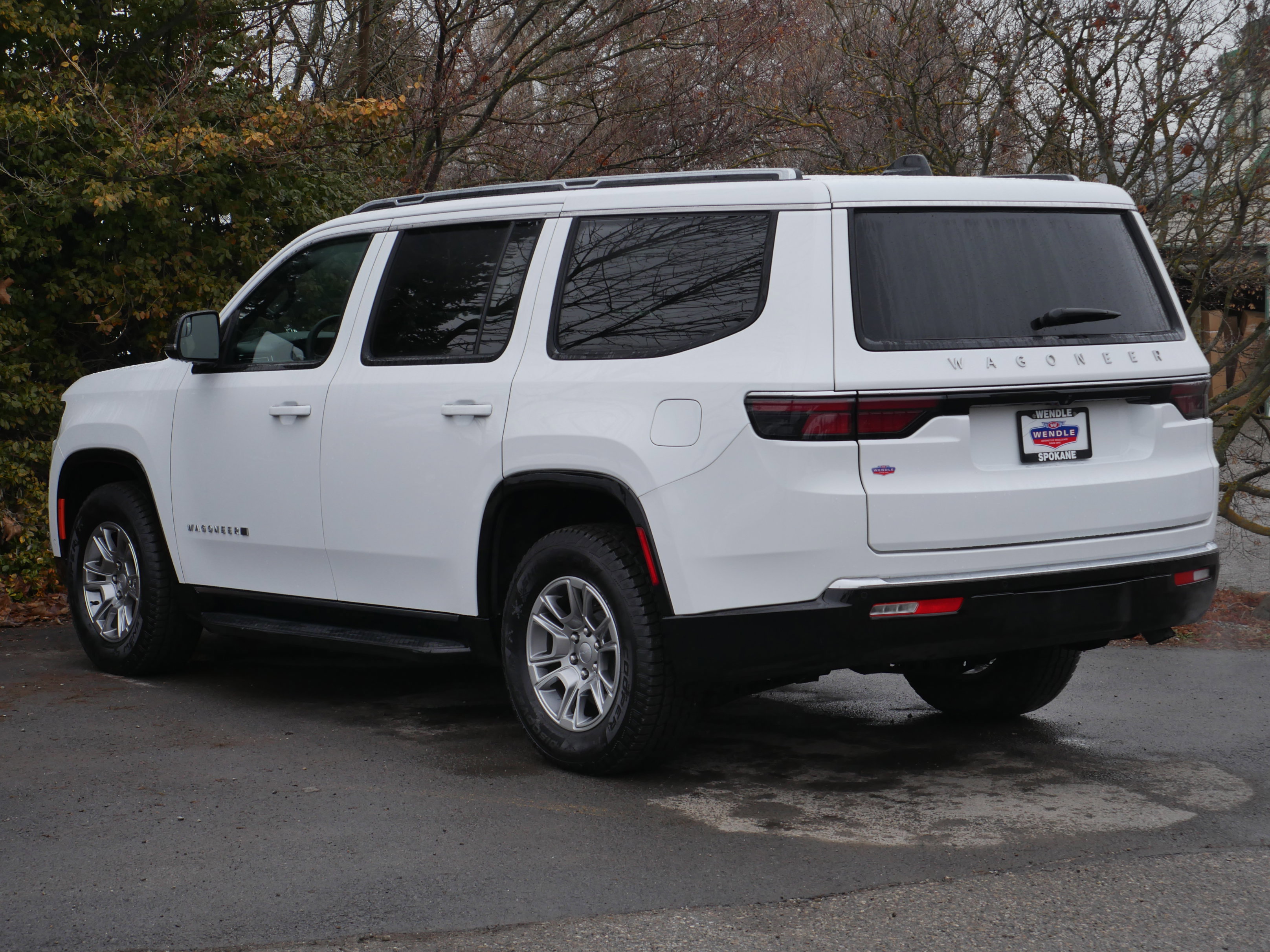 Used 2024 Jeep Wagoneer 4WD image 4