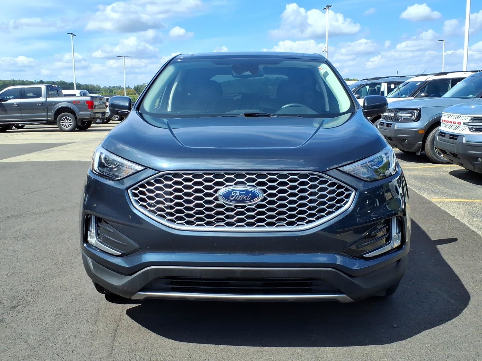 Certified 2024 Ford Edge SEL w/ Convenience Package AWD/4WD image 2