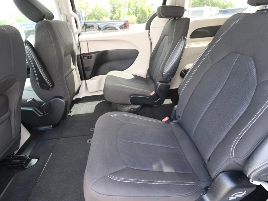 Used 2023 Chrysler Voyager LX FWD image 9
