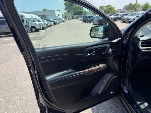 Used 2021 GMC Acadia Denali w/ Denali Ultimate Package AWD/4WD image 14