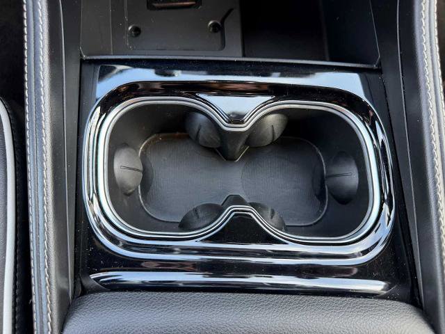 Used 2025 Chrysler Pacifica Limited image 19