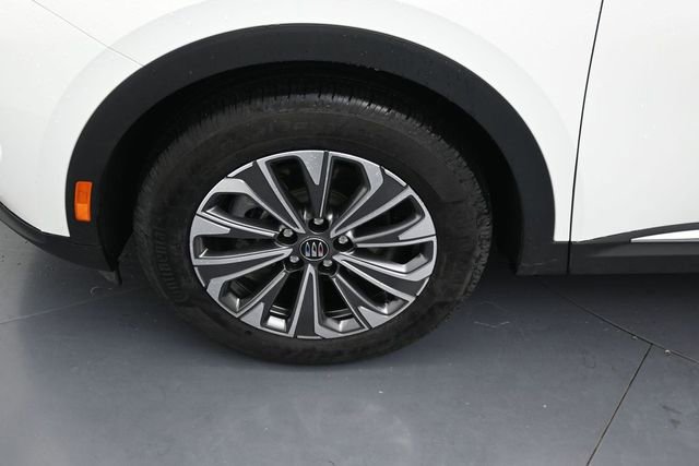 Used 2024 Buick Envision Preferred AWD/4WD image 9