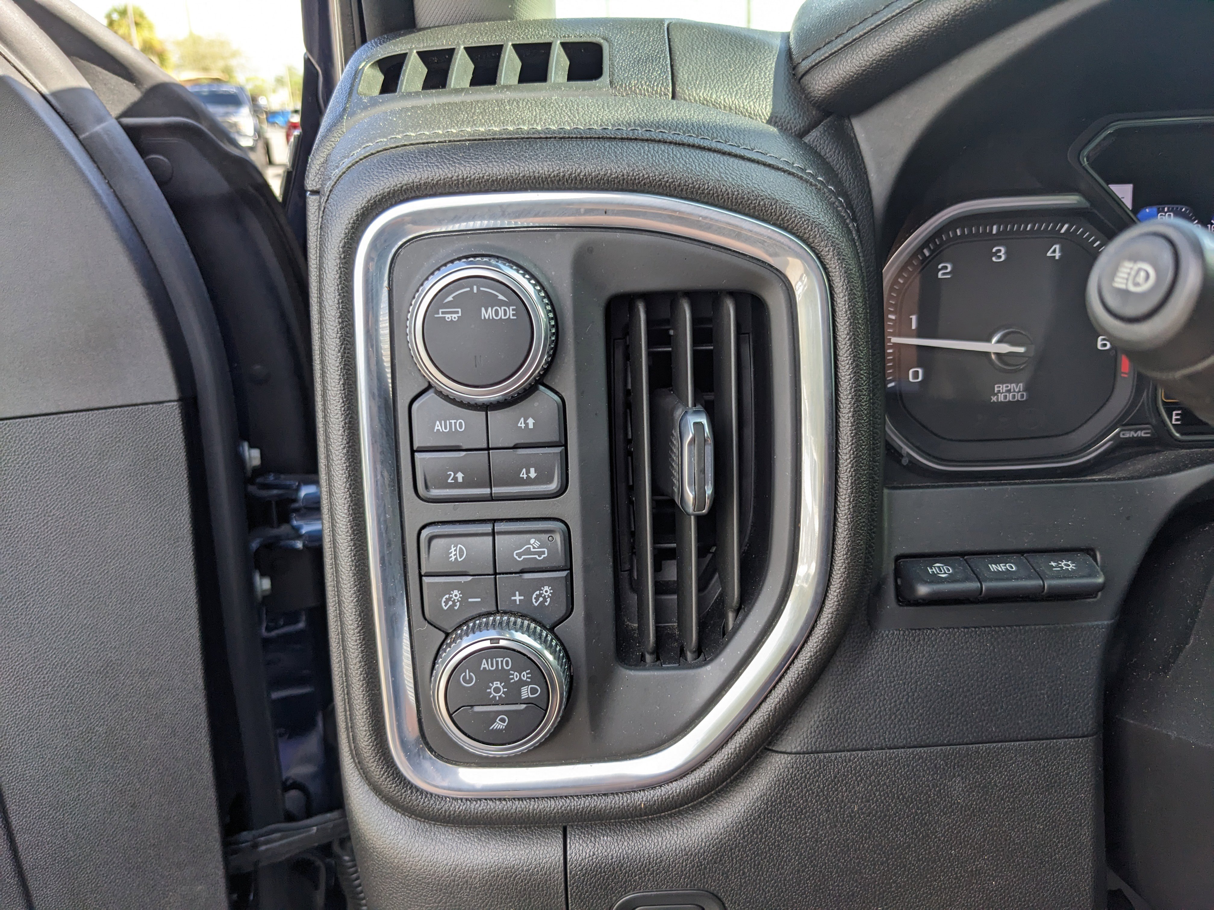 Used 2022 GMC Sierra 2500 Denali w/ Denali Ultimate Package image 25