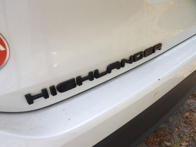 Used 2021 Toyota Highlander XLE AWD/4WD image 18