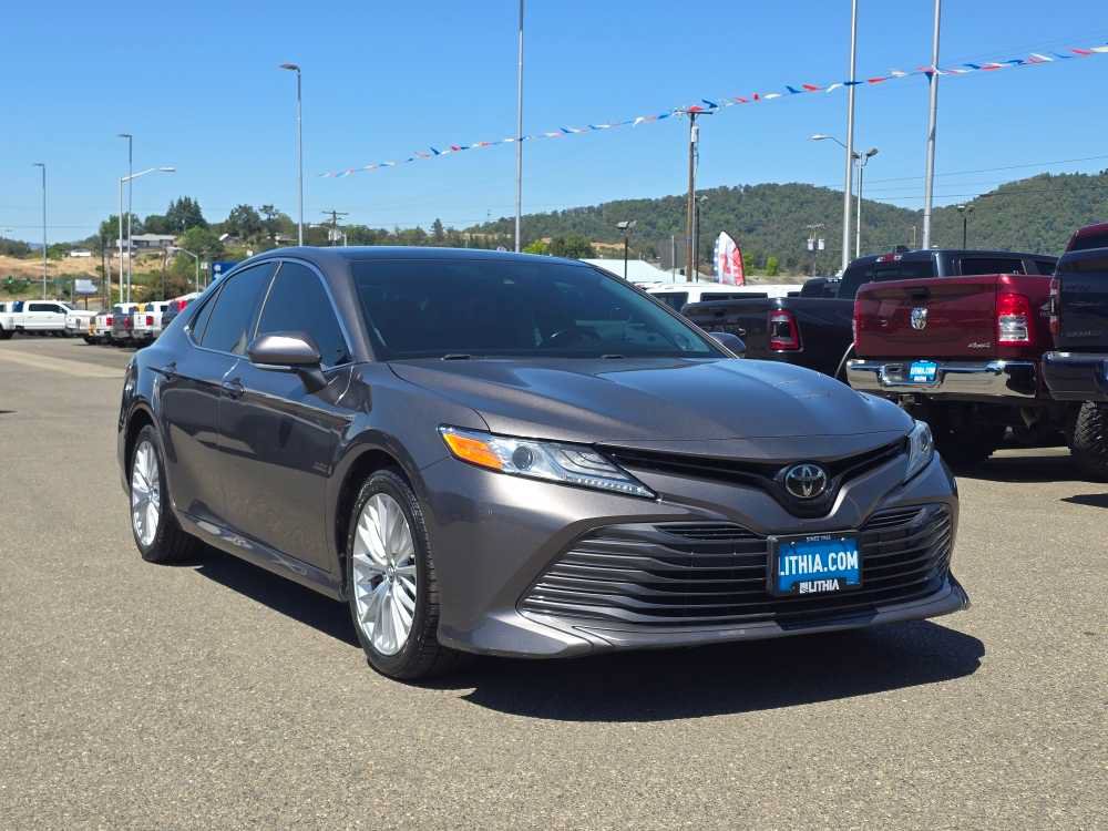 Used 2019 Toyota Camry XLE FWD image 7