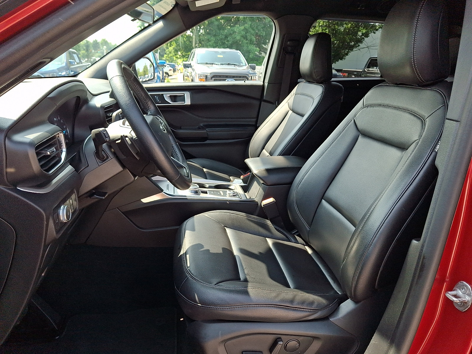 Certified 2020 Ford Explorer XLT w/ Equipment Group 202A AWD/4WD image 17