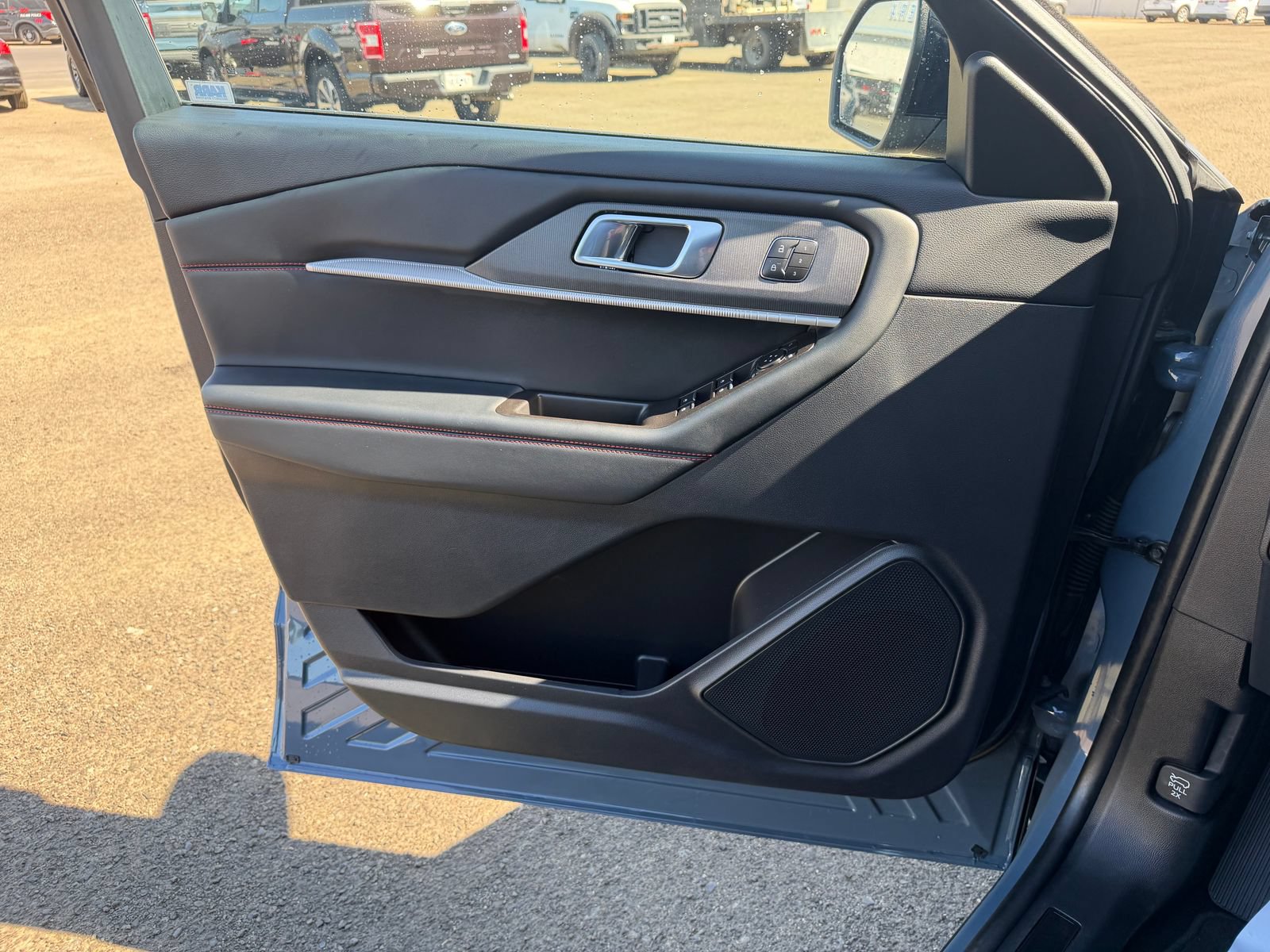 Certified 2025 Ford Explorer ST AWD/4WD image 15