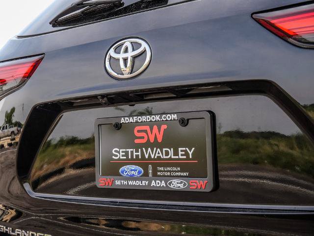 Used 2021 Toyota Highlander XLE AWD/4WD image 10