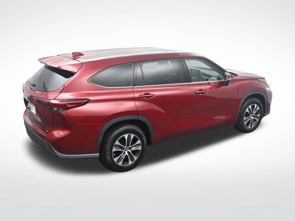 Used 2021 Toyota Highlander XLE FWD image 35