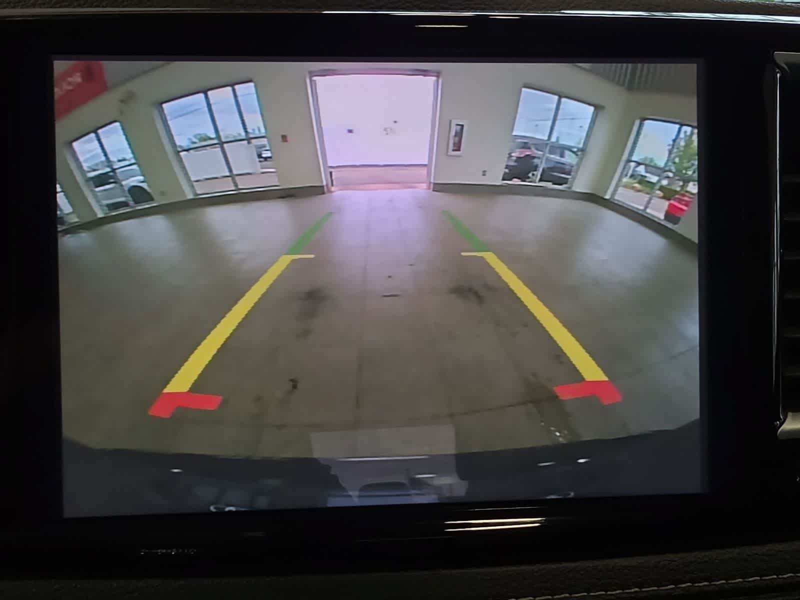 Used 2025 Chrysler Pacifica Limited FWD image 29