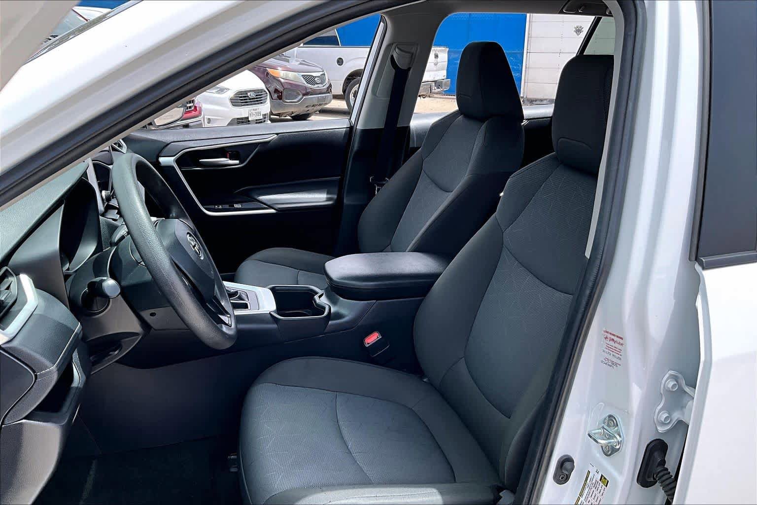 Used 2025 Toyota RAV4 XLE FWD image 8