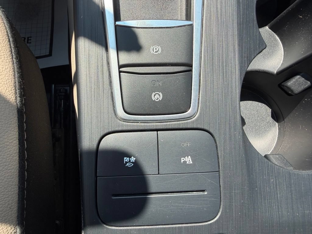 Certified 2022 Ford Escape Titanium AWD/4WD image 26
