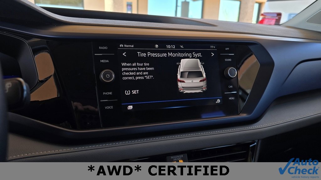 Used 2024 Volkswagen Taos SE image 33