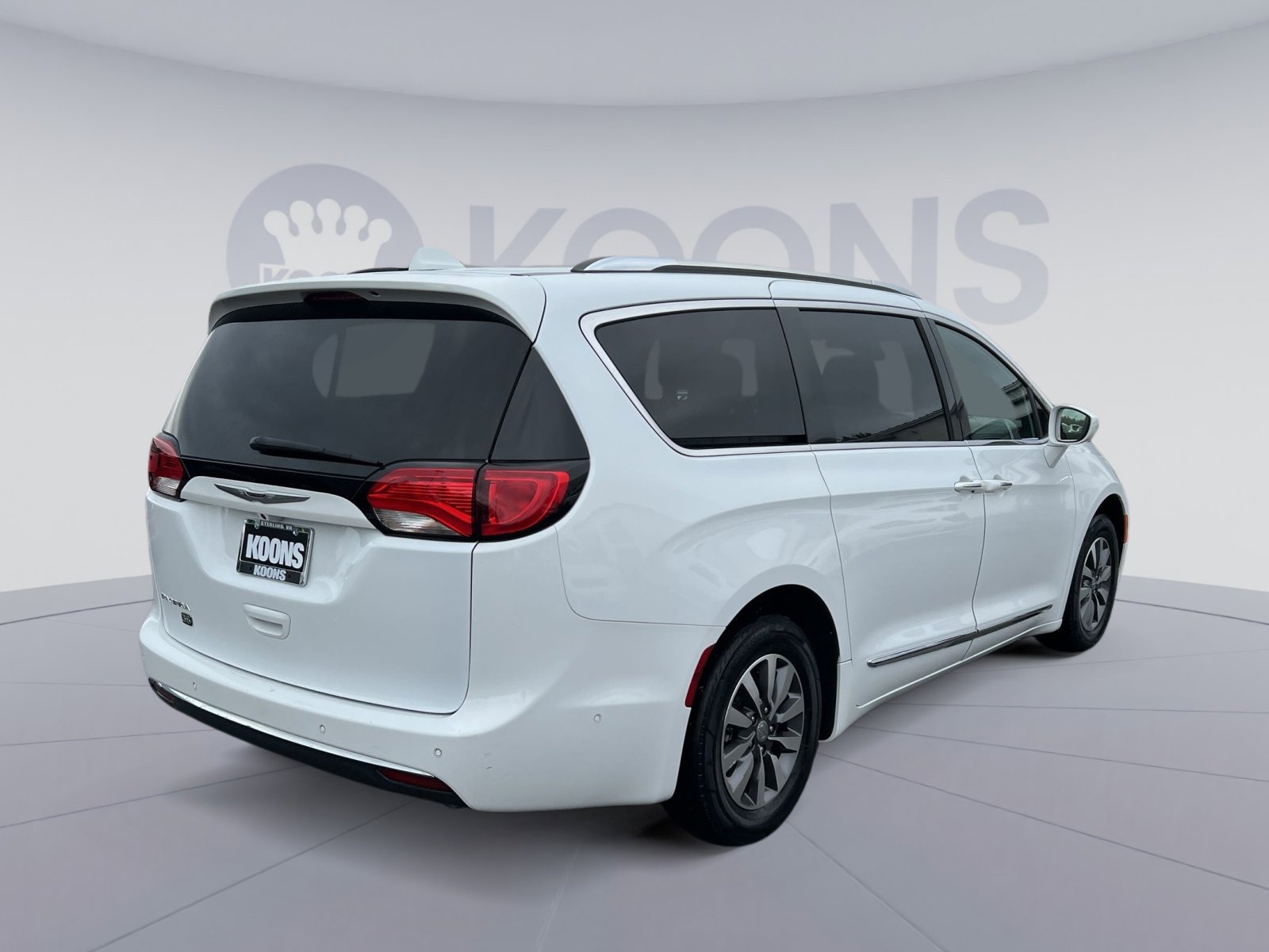 Used 2020 Chrysler Pacifica Touring-L FWD image 16