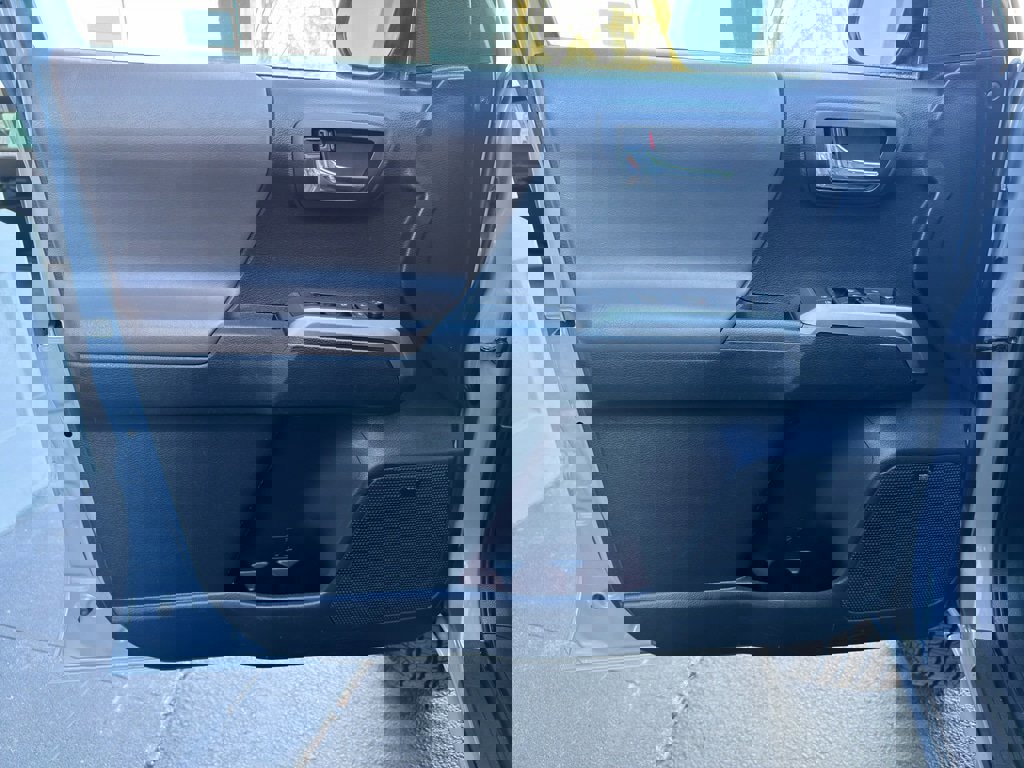 Used 2020 Toyota Tacoma Limited image 18