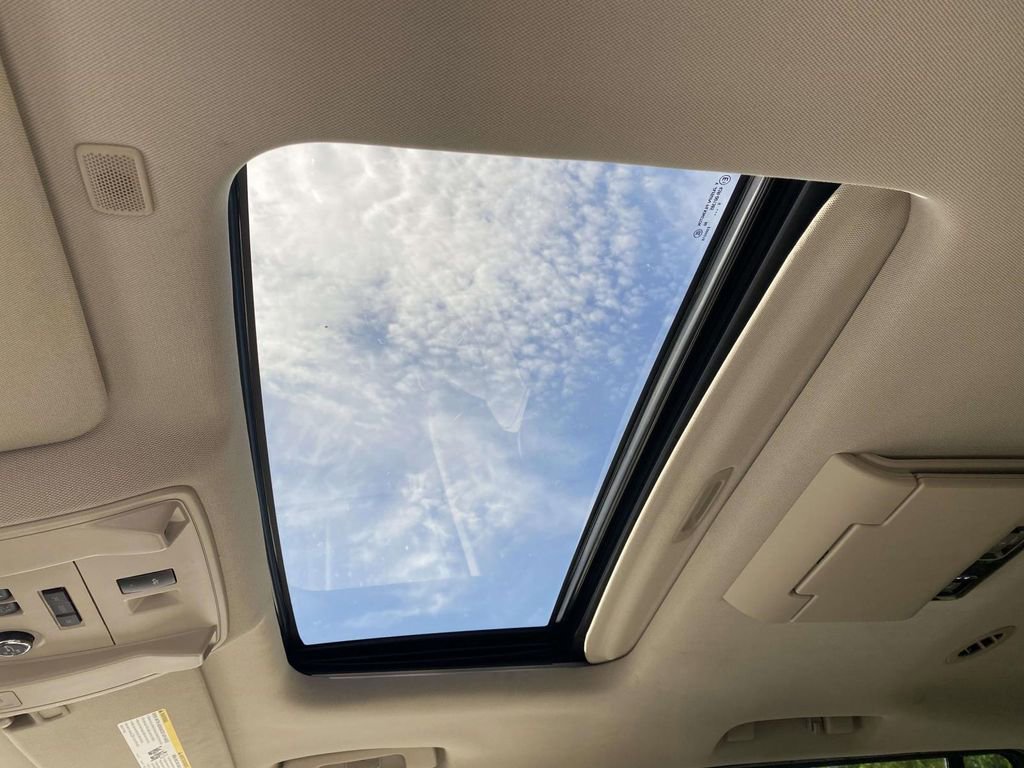 Used 2017 GMC Yukon XL Denali w/ Open Road Package AWD/4WD image 15