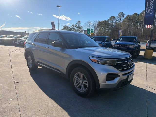 Certified 2024 Ford Explorer XLT image 3