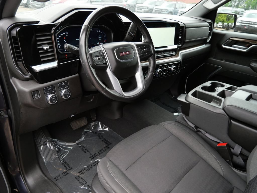 Used 2022 GMC Sierra 1500 Elevation w/ LPO, Elevation Black Package AWD/4WD image 3