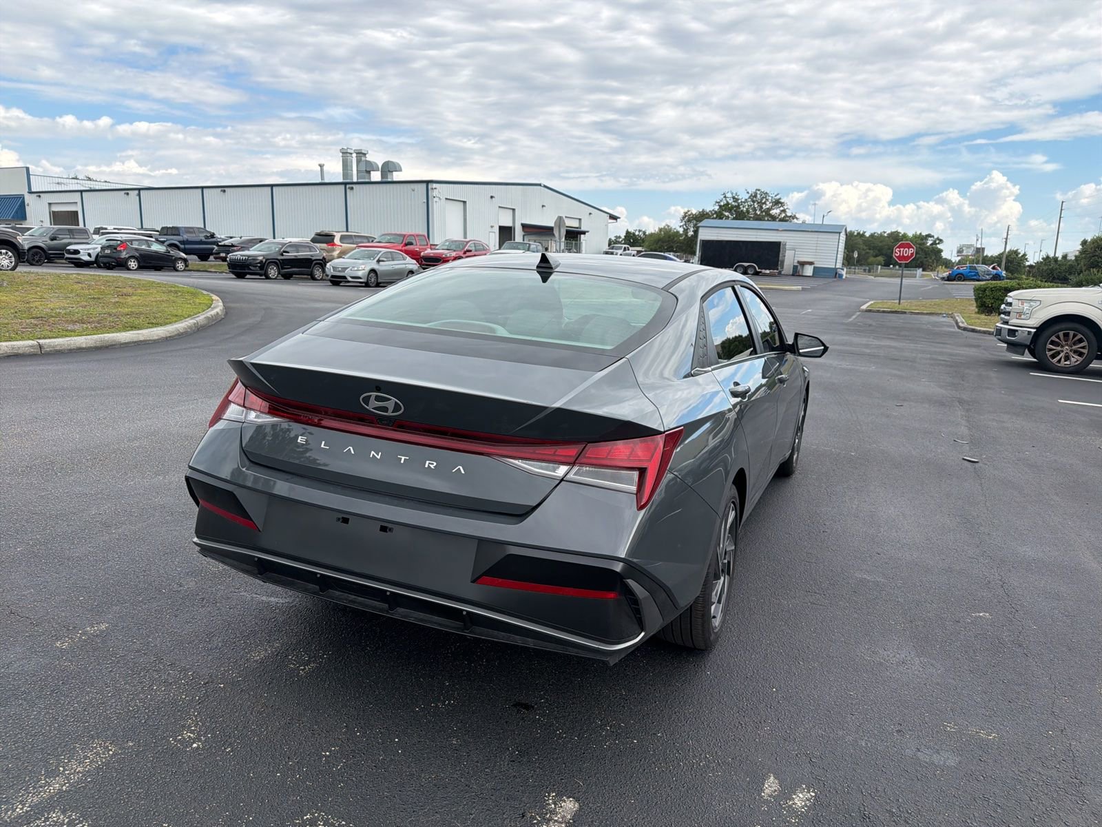 Used 2025 Hyundai Elantra SEL FWD image 8