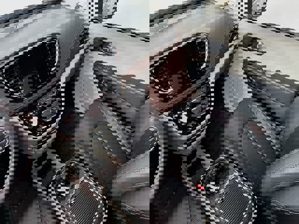 Used 2022 Chrysler Pacifica Touring-L image 14