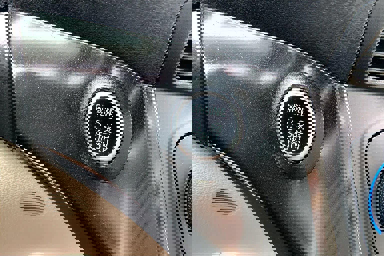 Certified 2018 Ford Escape SE w/ Ford Safe & Smart Package AWD/4WD image 32