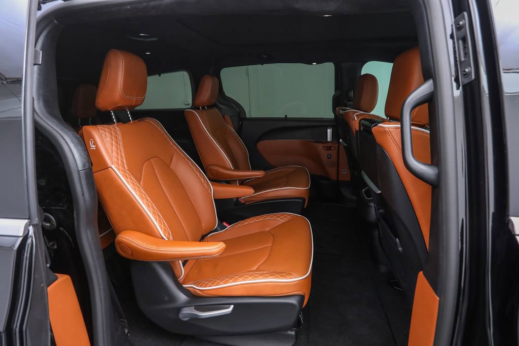 Used 2024 Chrysler Pacifica Pinnacle w/ Trailer Tow Group image 28