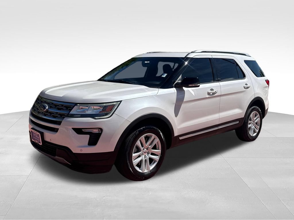 Certified 2018 Ford Explorer XLT w/ Equipment Group 201A AWD/4WD image 4