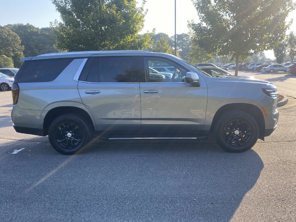 Used 2025 Chevrolet Tahoe LT AWD/4WD image 2