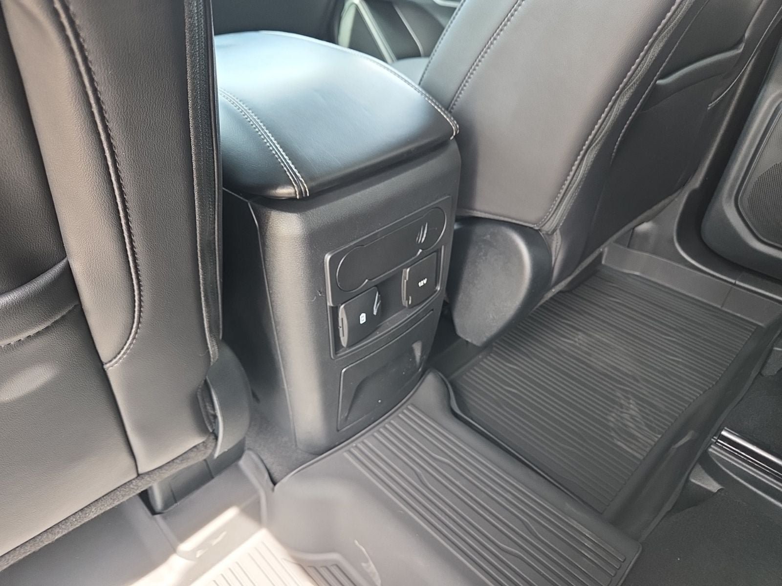 Certified 2023 Ford Explorer XLT w/ Equipment Group 202A AWD/4WD image 47