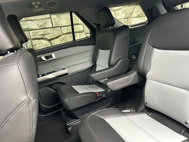 Certified 2023 Ford Explorer XLT w/ Equipment Group 202A AWD/4WD image 9