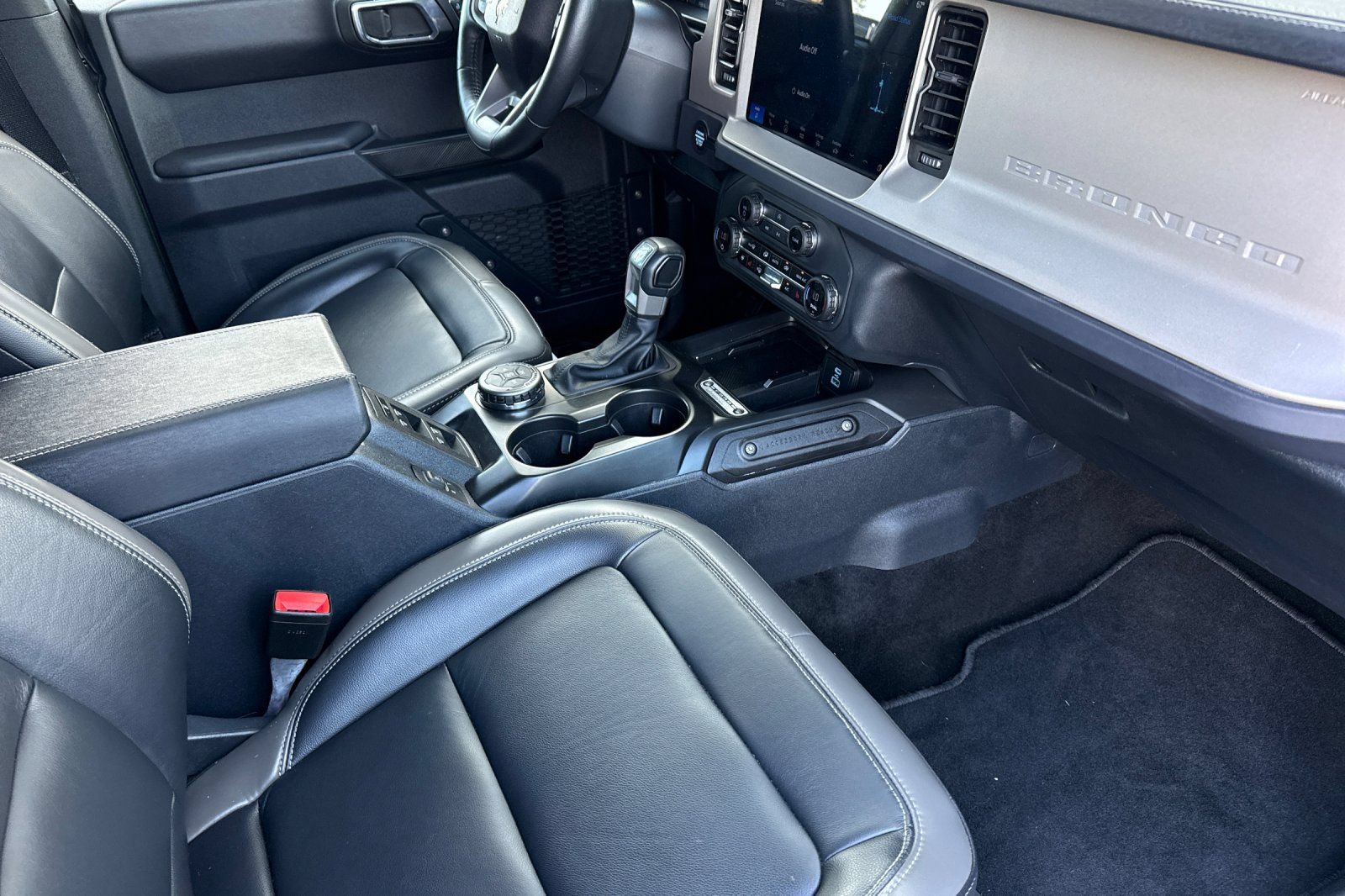 Certified 2025 Ford Bronco Outer Banks AWD/4WD image 18