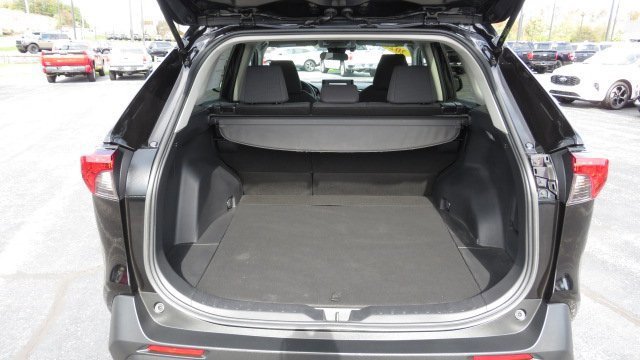 Used 2020 Toyota RAV4 LE image 25