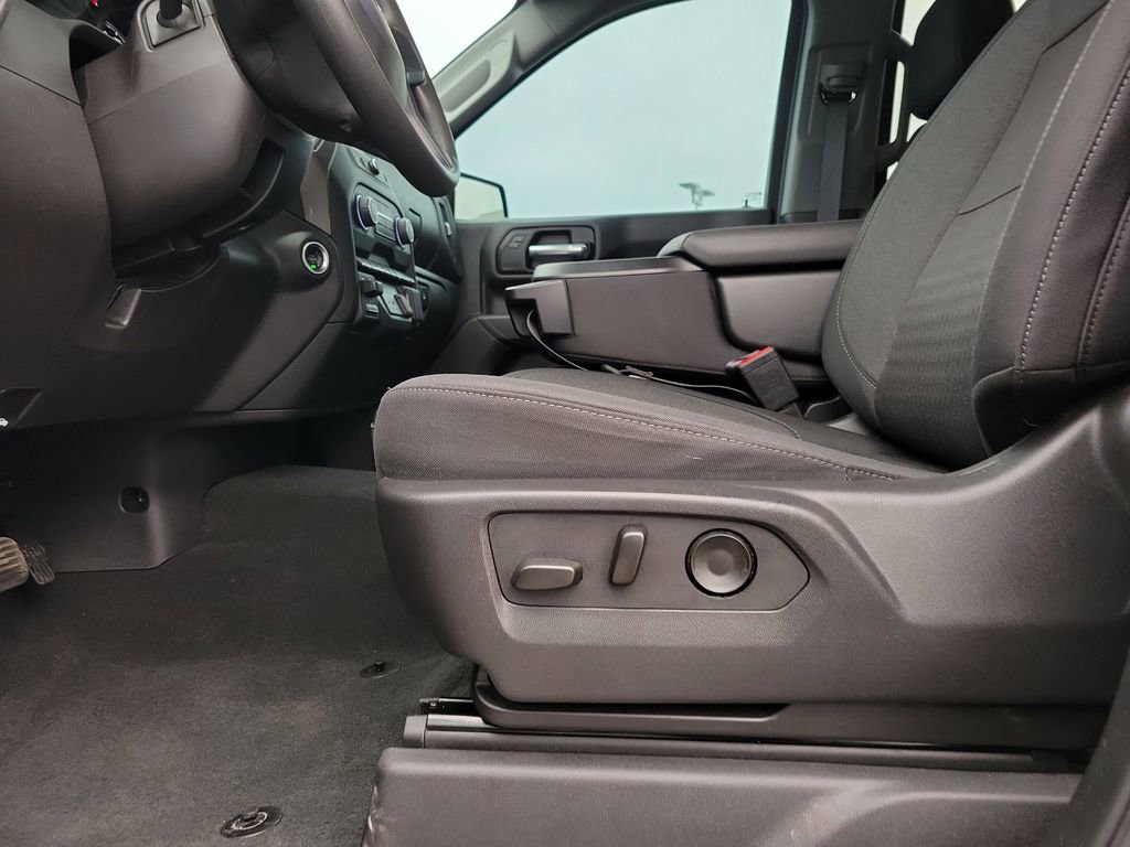 Used 2025 Chevrolet Silverado 1500 Custom Trail Boss w/ LPO, Dark Essentials Package image 17