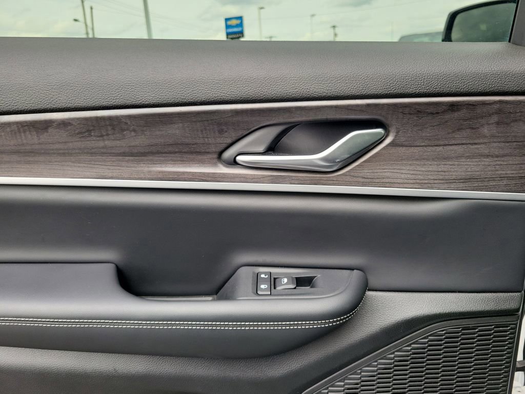 Used 2023 Jeep Grand Cherokee L Limited image 15