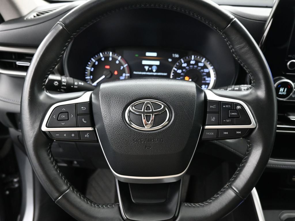 Used 2024 Toyota Highlander LE image 40