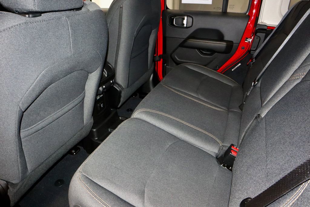 Used 2025 Jeep Wrangler Unlimited Sahara image 20