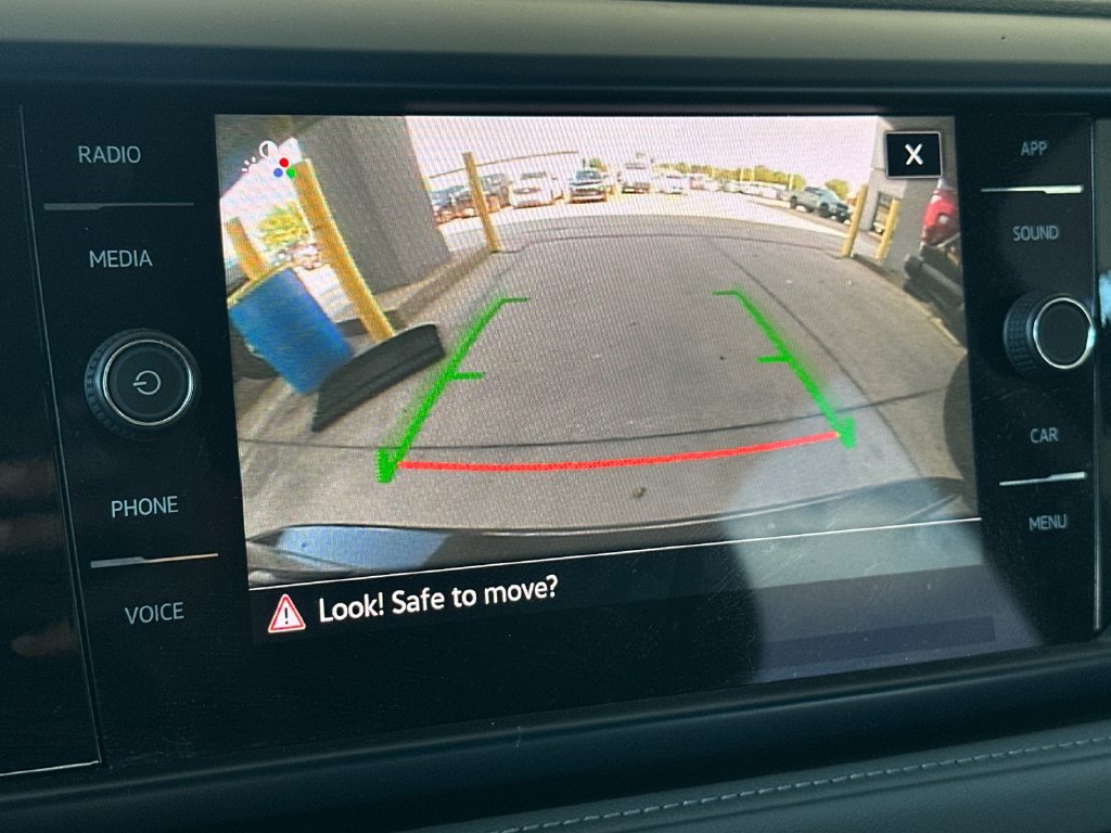 Used 2024 Volkswagen Taos SE FWD image 18