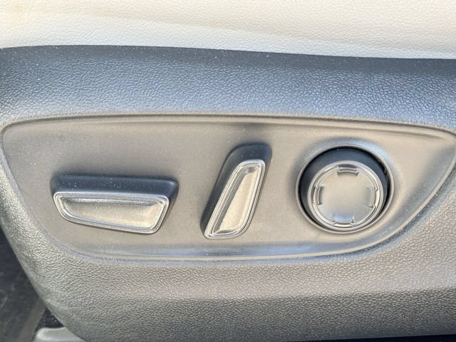 Used 2025 Toyota Sienna XLE AWD/4WD image 12