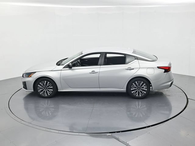 Used 2024 Nissan Altima 2.5 SV FWD image 44