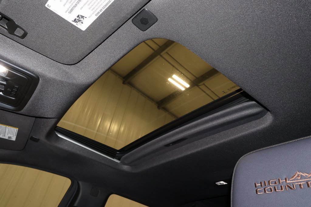 Used 2022 Chevrolet Silverado 1500 High Country w/ High Country Premium Package image 38