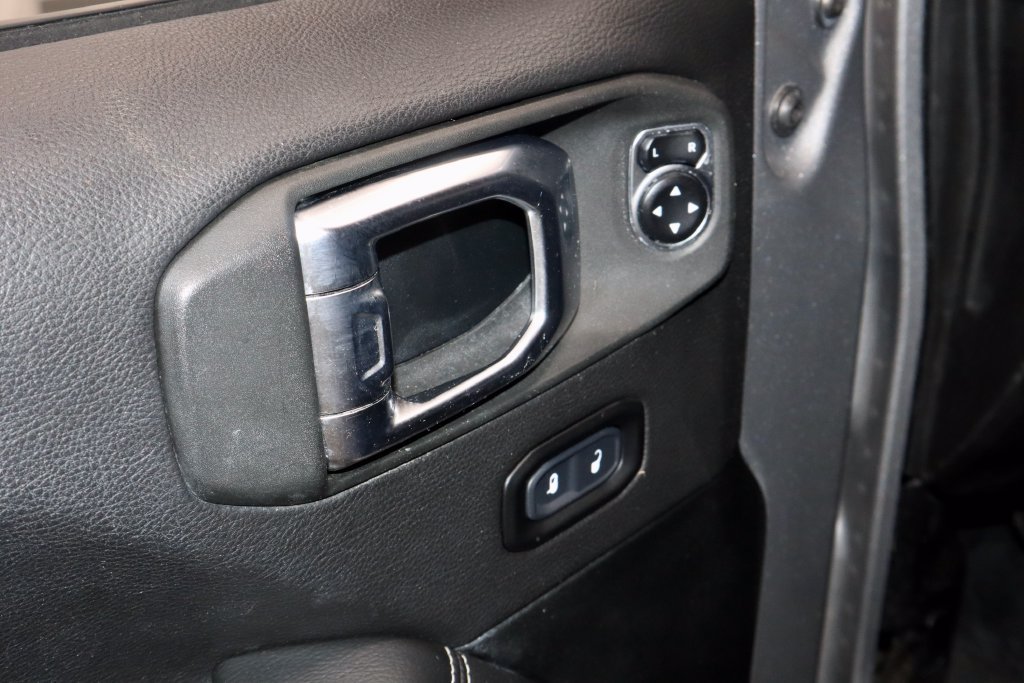 Used 2020 Jeep Wrangler Unlimited Sahara AWD/4WD image 23