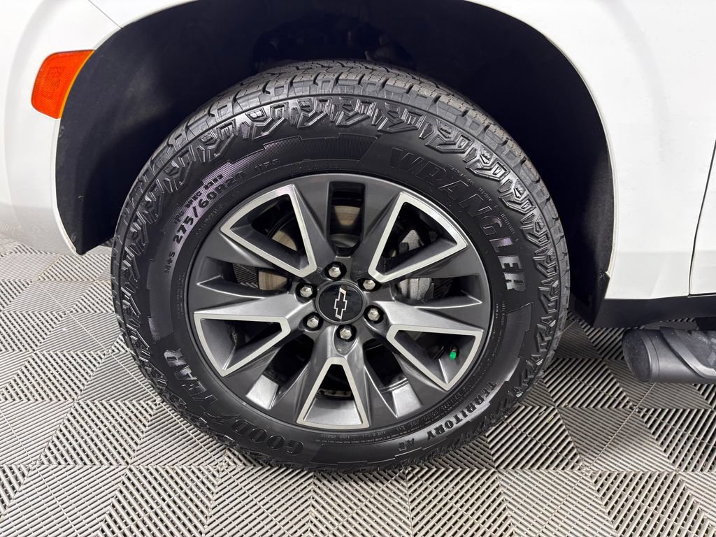 Used 2023 Chevrolet Tahoe Z71 w/ Luxury Package AWD/4WD image 11