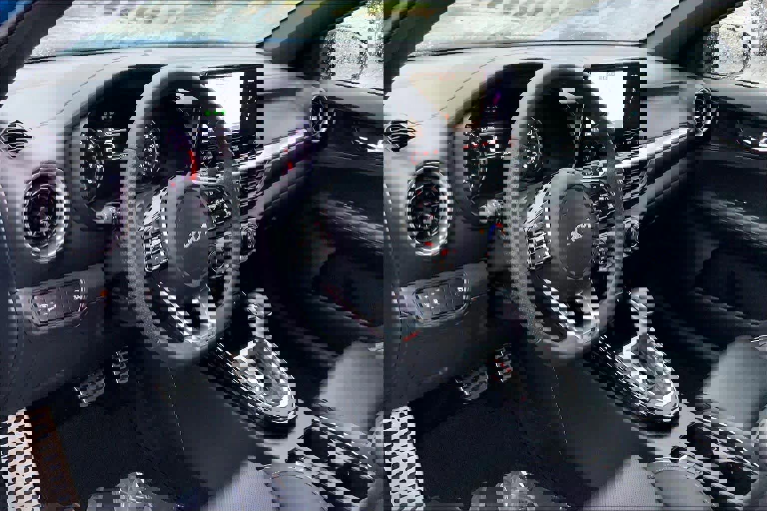 Used 2023 Kia Forte GT-Line w/ GT-Line Premium Package image 17