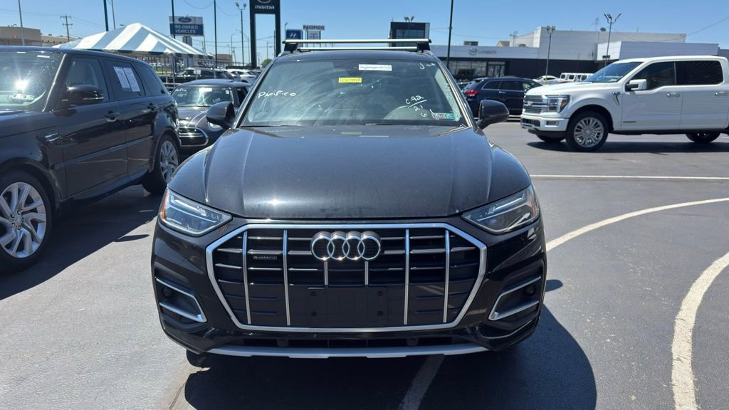 Used 2021 Audi Q5 2.0T Premium w/ Convenience Package AWD/4WD image 3