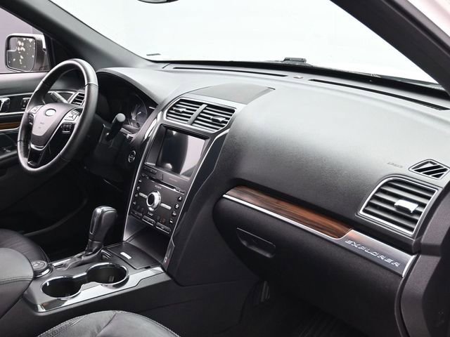 Certified 2018 Ford Explorer Limited w/ Class II Trailer Tow Package image 30